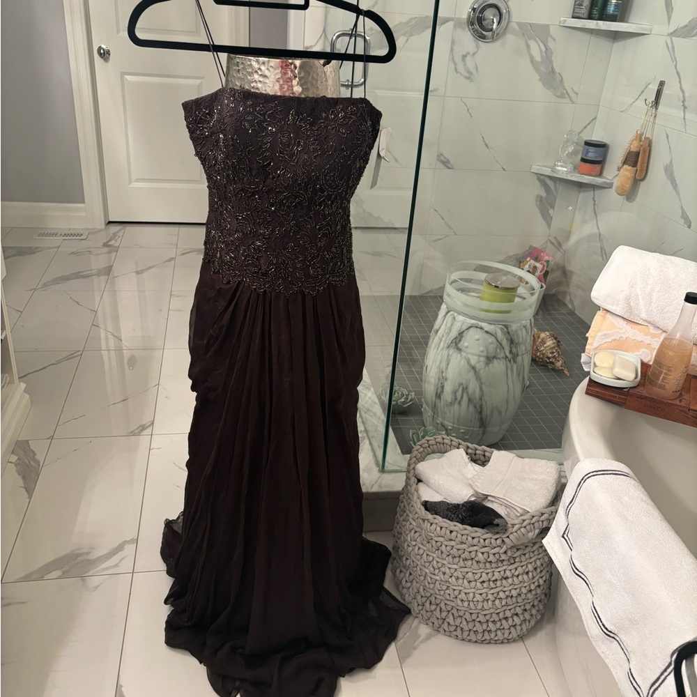 Stunning  cappuccino new, Teri Jon  for Ricky Freeman size 6 gown silk beading